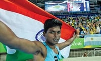 கொடுத்தாங்க உற்சாக வரவேற்பு... மகிழ்ந்தார் "தங்க மகன்"